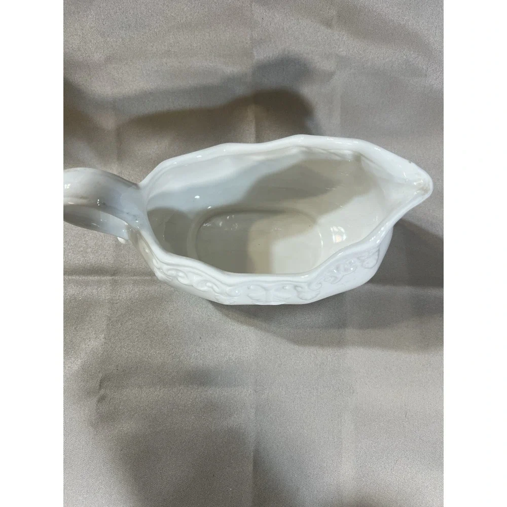 VTG GRAVY‎ BOAT OFF WHITE WITH EMBOSSED SCROLL~ BICO CHINA (2496)